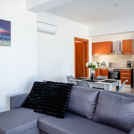 The Emerald Penthouse Apartamento Tersephanou